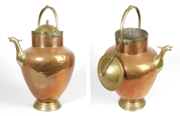 Wasserkrug mit Deckel